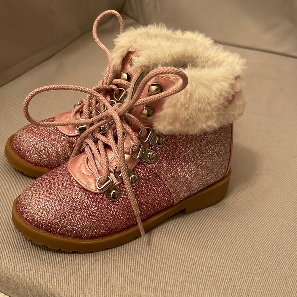 Juicy Couture little girls boots size 8 pink
